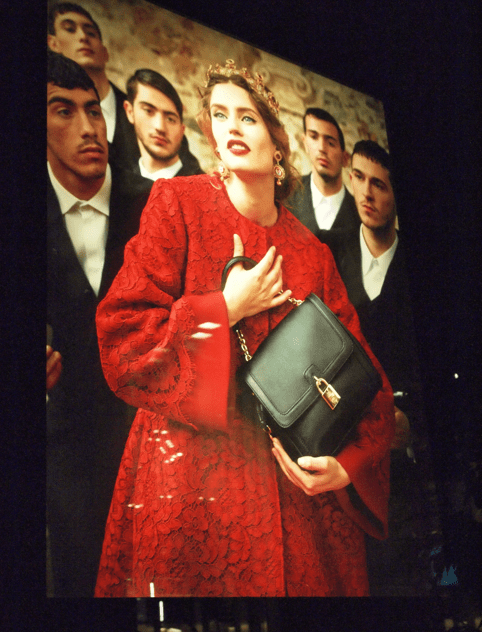 Я за красоту, моду, кроссовки и&nbsp;МИР!