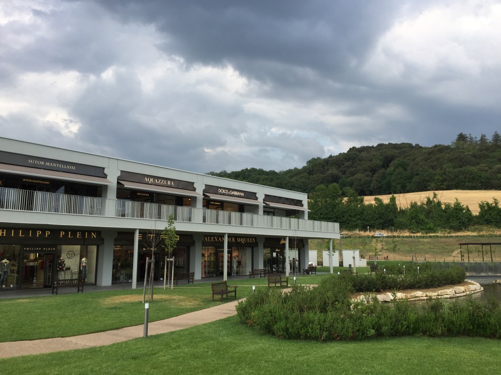 Шоппинг в аутлетах Тосканы.